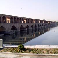 سی و سه پل